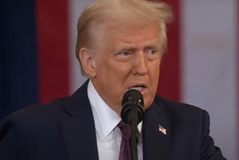 Trump pede 'cultura masculina' no Exército e lança decreto contra militares trans