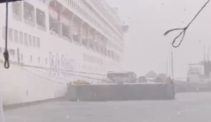 Porto de Manaus se manifesta após ponte se deslocar durante vendaval 