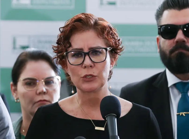 Carla Zambelli minimiza cassação de mandato e promete continuar atuando