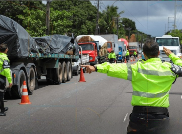 Caminhões são alvos da Operação Carga Pesada nesta terça-feira em Manaus