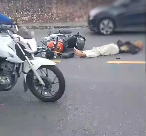 Acidente deixa motociclista ferido em avenida no Parque 10