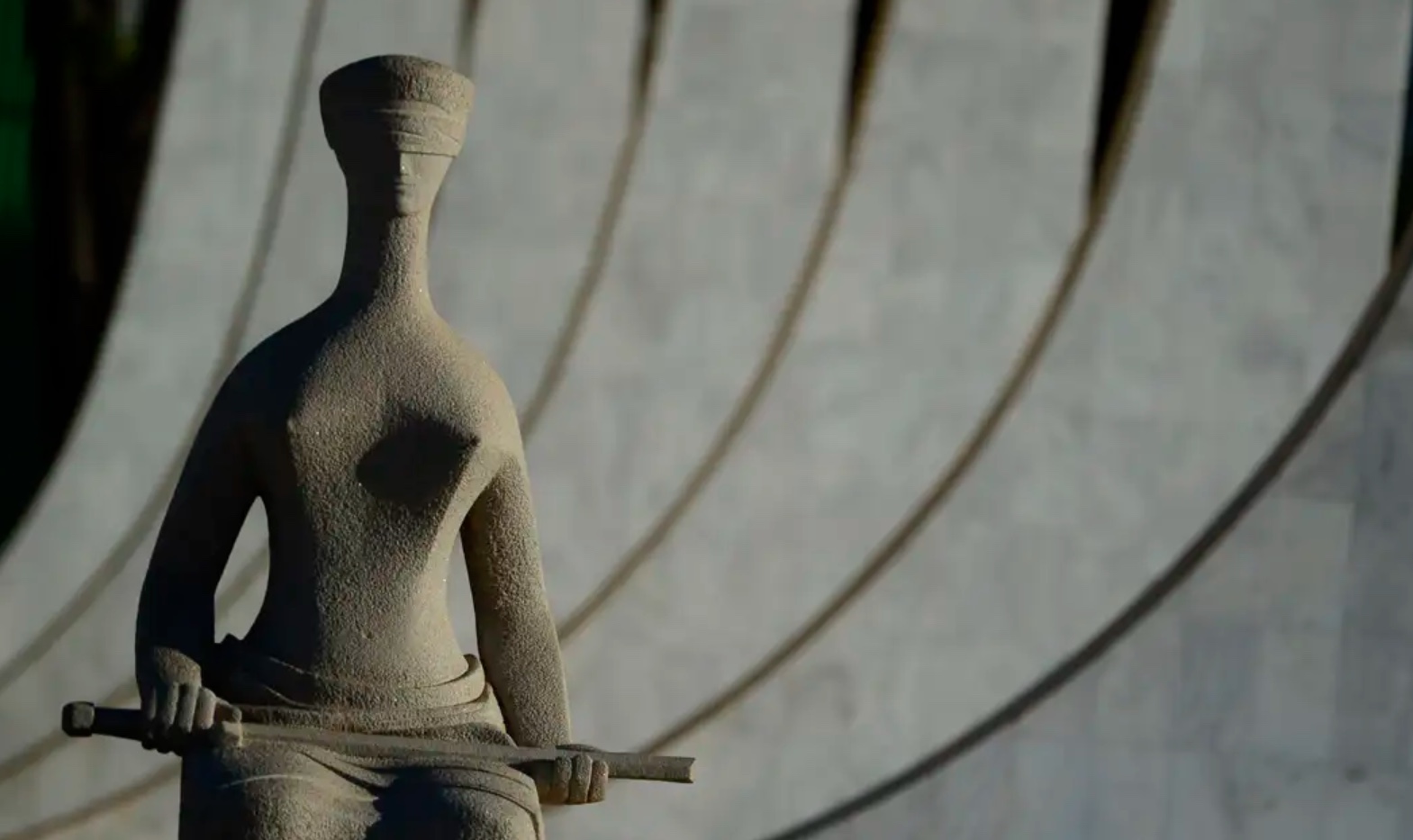 STF retoma julgamento sobre proibição de revista íntima em presídios