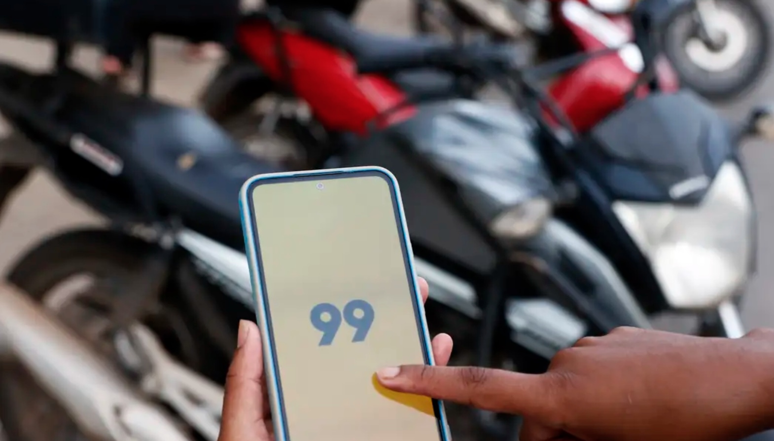 Plataforma 99 deve indenizar passageira por acidente em Manaus