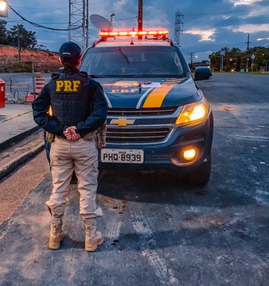 Foragido por homicídio e motorista bêbado são presos pela PRF