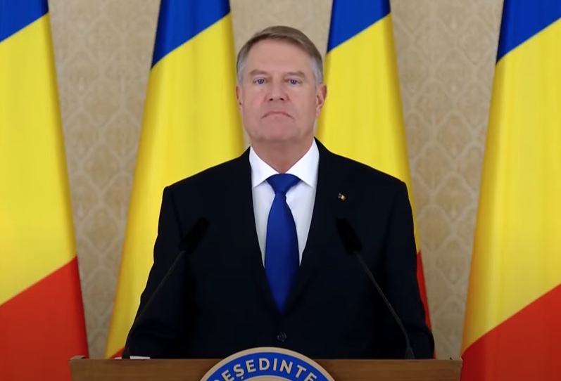 Presidente da Romênia renuncia a três meses de eleição