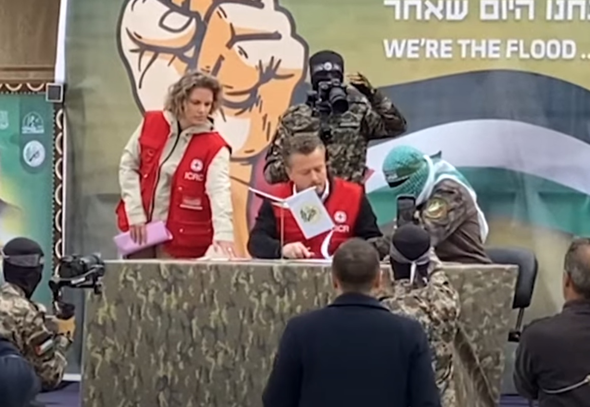 Hamas adia libertação de reféns; Israel põe Exército em alerta