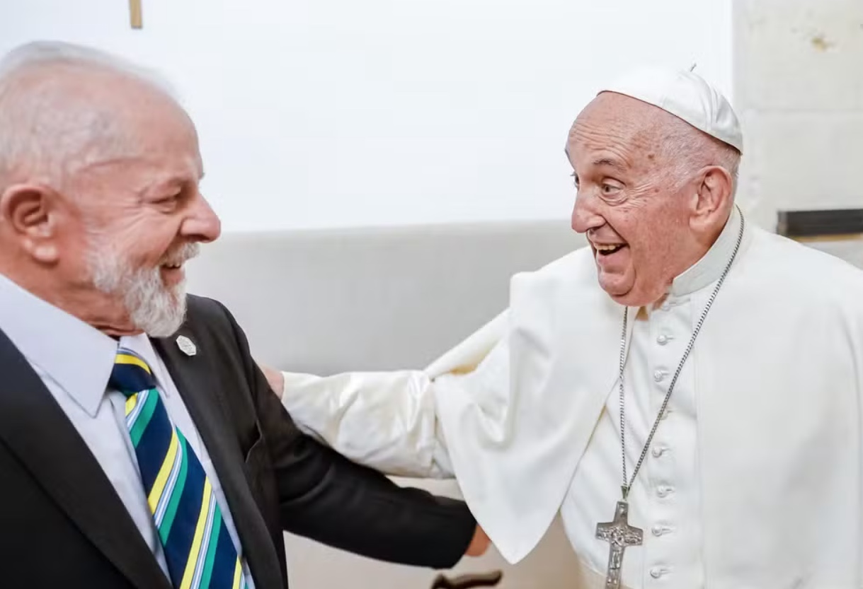 Lula deseja melhoras ao papa Francisco, internado com infecção