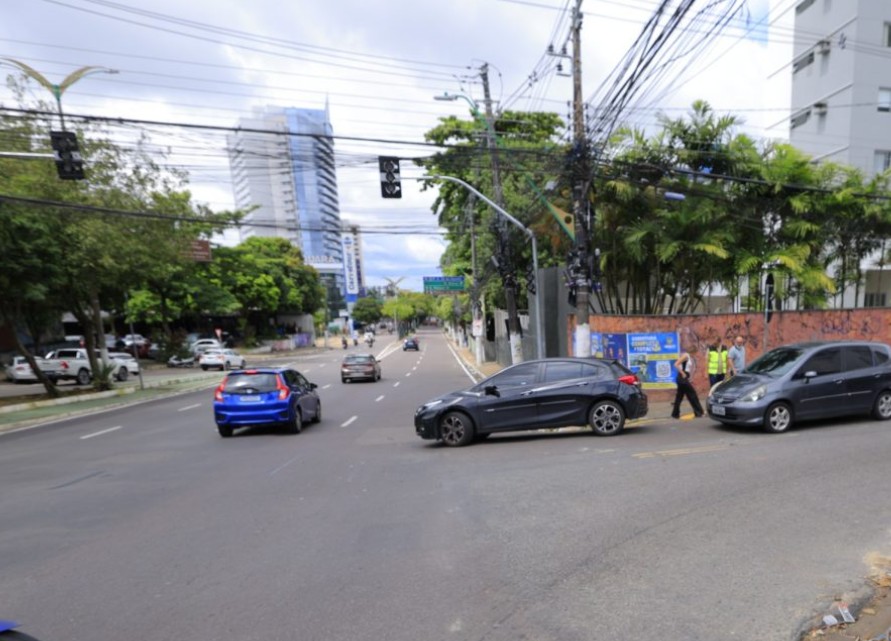 Novo semáforo começa a operar nesse domingo na Av. Umberto Calderaro