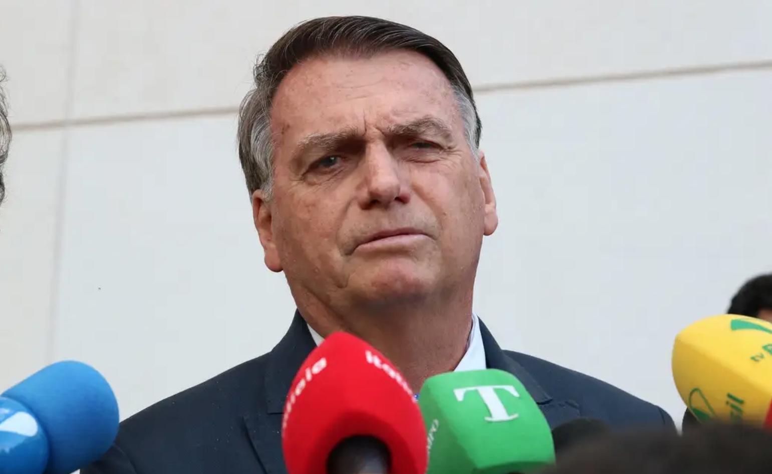 Bolsonaro diz que 'não tem motivos para prisão' e nega tentativa de fuga