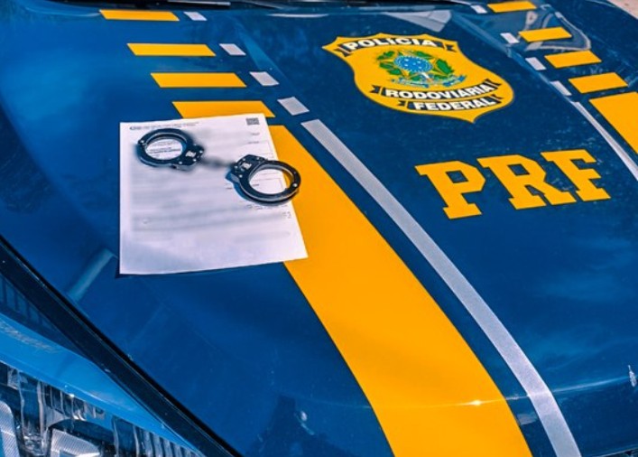 PRF prende três foragidos durante fiscalizações em estradas no Amazonas