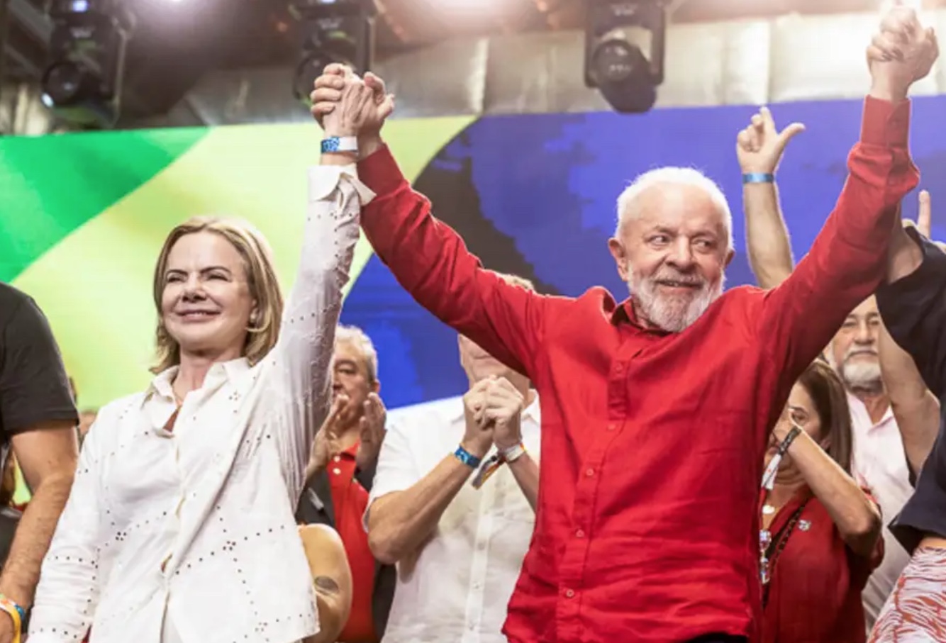 Lula convida Gleisi Hoffmann para Secretaria de Relações Institucionais 