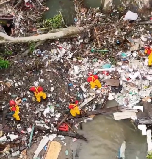 Bombeiros usam drone para tentar encontrar homem em igarapé no Zumbi