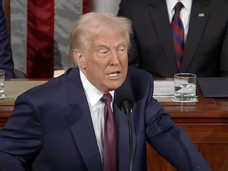 'Estamos apenas começando', diz Trump ao Congresso; fala é interrompido por gritos de democrata