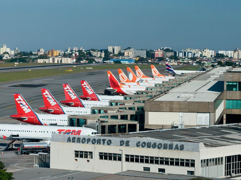 Funcionário morre atropelado por ônibus dentro de aeroporto