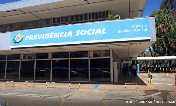 Aposentados e pensionistas do INSS começam a receber hoje