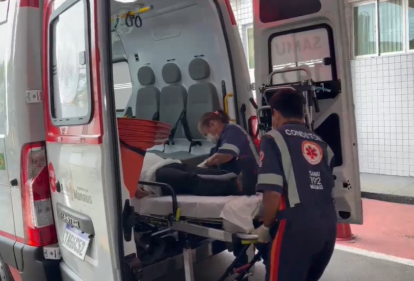 Vigilante é baleado por assaltante na frente de empresa em Flores