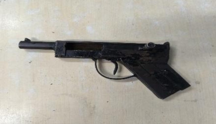 Morador é mantido sob mira de arma durante assalto à casa na Cidade de Deus