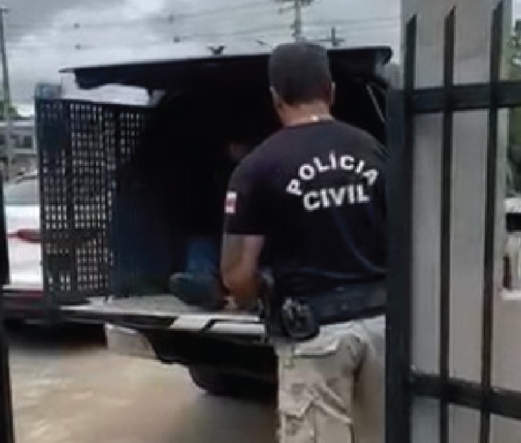 Homem é preso por tentar matar jovem a facadas durante briga em Novo Airão