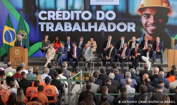 Lula autoriza uso do eSocial para ofertar consignado a empregados CLT
