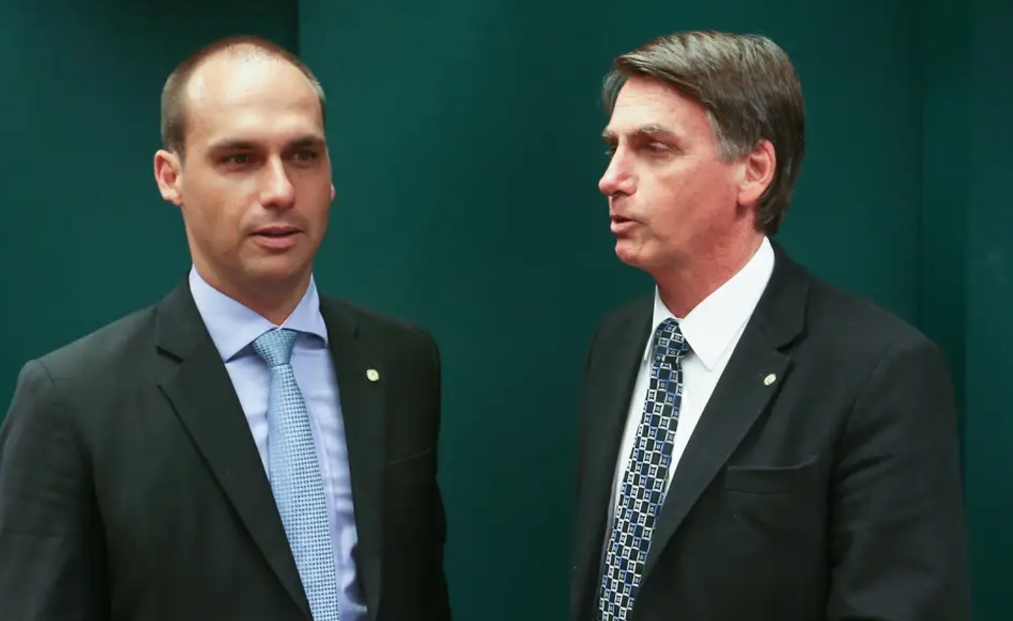 Bolsonaro associa licença de Eduardo a combate ao 'nazifascismo' no Brasil