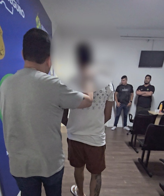 Homem é preso ao tentar vender celular roubado em Manaus