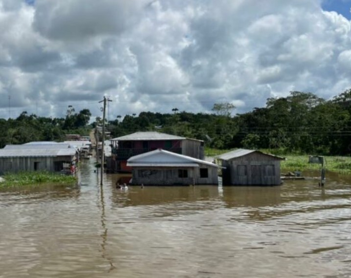 Subida do Rio Juruá ameaça alagar áreas de município do Amazonas