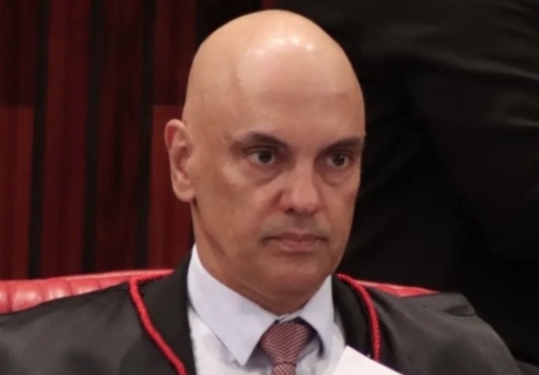 Moraes manda Meta e X enviarem à PF dados de contas de Allan dos Santos