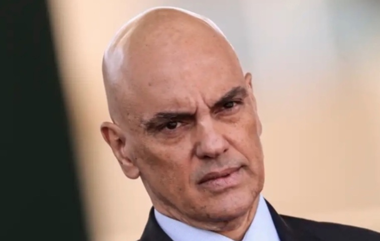 Moraes vota por 14 anos de prisão a mulher que pichou 'perdeu, mané' na estátua da Justiça