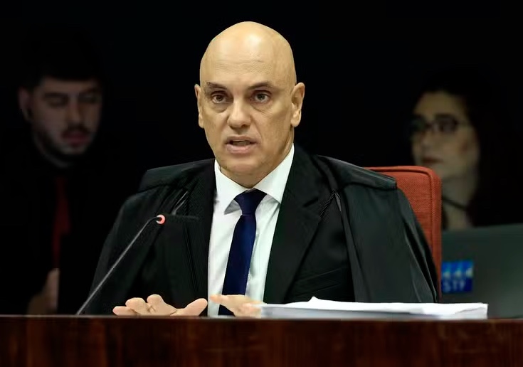 'Nenhuma Bíblia é vista', diz Moraes ao exibir imagens do 8/1 no STF 