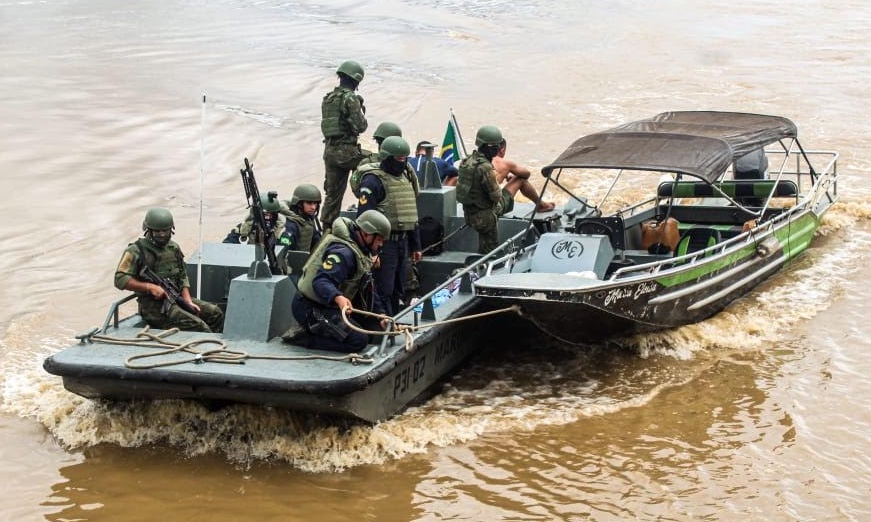 Dupla é presa com munições e arma de fogo irregular no Rio Madeira