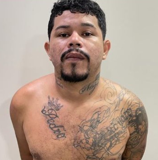 Suposto pistoleiro preso é acusado de matar casal de namorados em Manaus