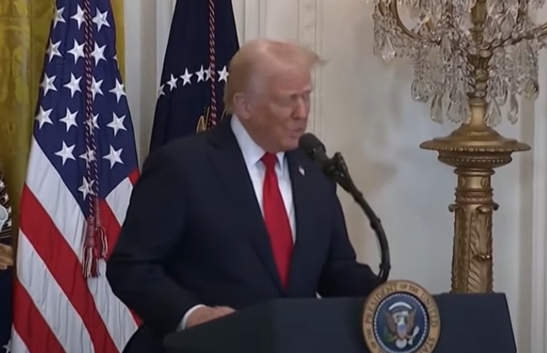 Trump destaca 'conversa produtiva' com Carney e cita reunião em meio a tensões com o Canadá