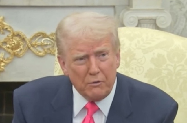 União Europeia diz que tem 'muitas cartas' para reagir a tarifaço de Trump