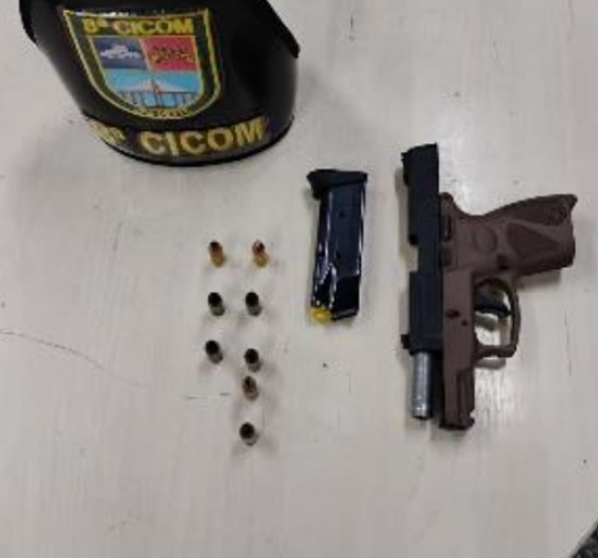 Dupla é presa após dar tiros em posto de combustível na Compensa