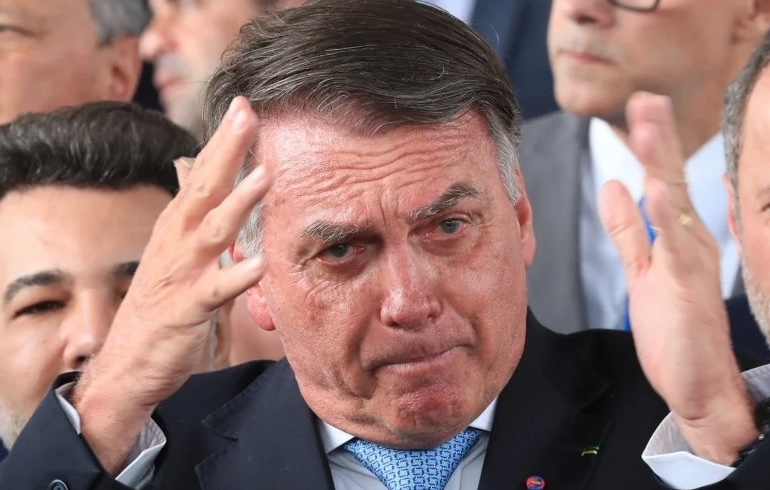 Bolsonaro pode precisar de nova cirurgia, afirma médico