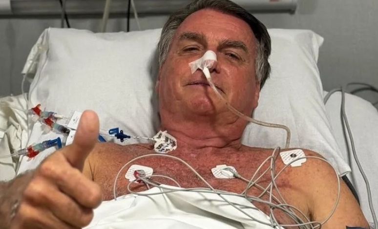 Parede abdominal de Bolsonaro estava 'bastante prejudicada', diz médico