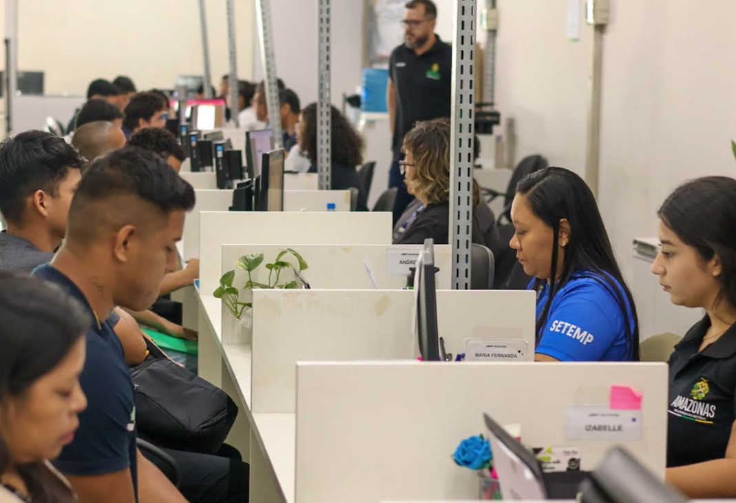 Operadora de caixa, motorista e mais: confira as 148 vagas do Sine Amazonas