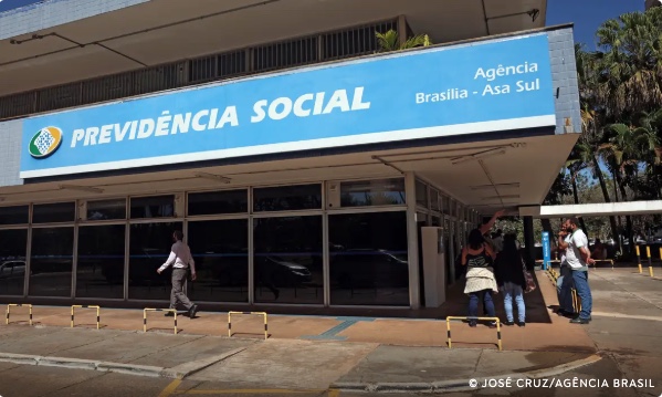 INSS aposta em bônus para reduzir espera recorde por benefícios