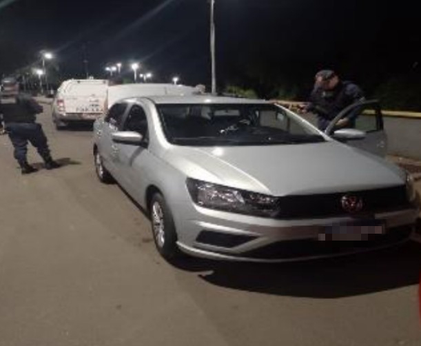 Motorista de app é feito refém por criminosos durante assaltos em Manaus