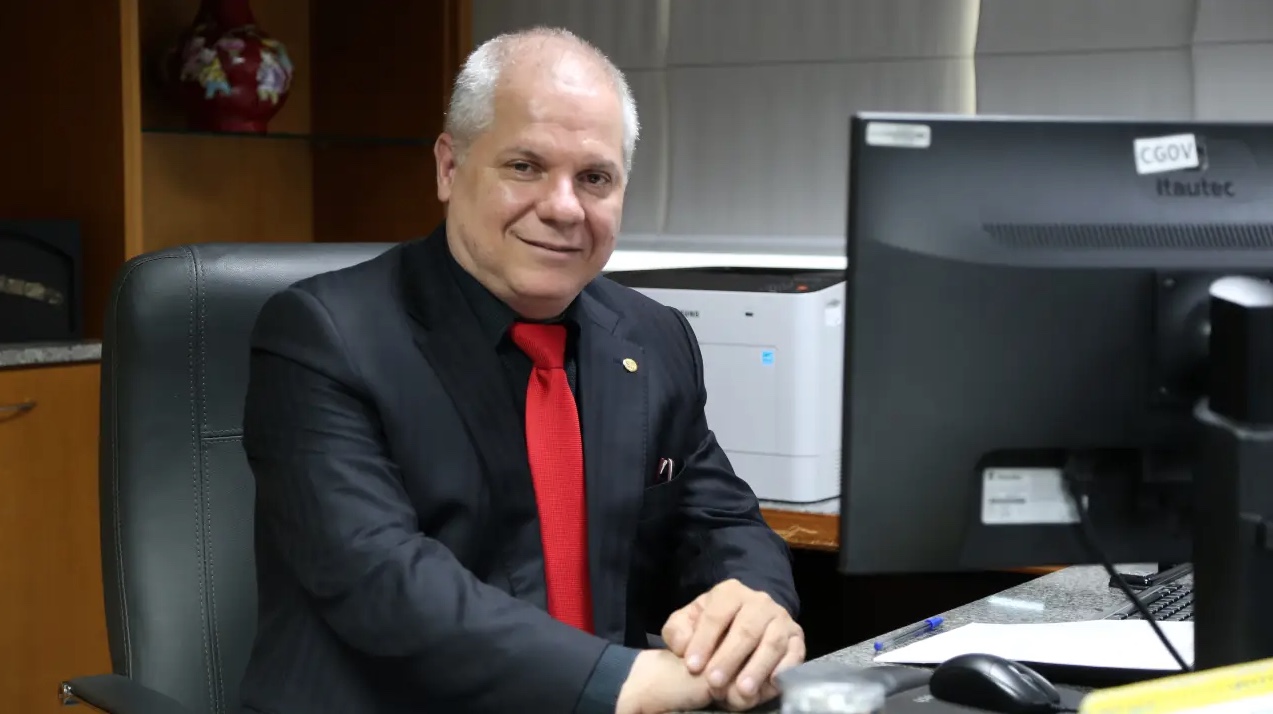 Presidente do INSS pede demissão após ordem de Lula em meio a operação contra fraude