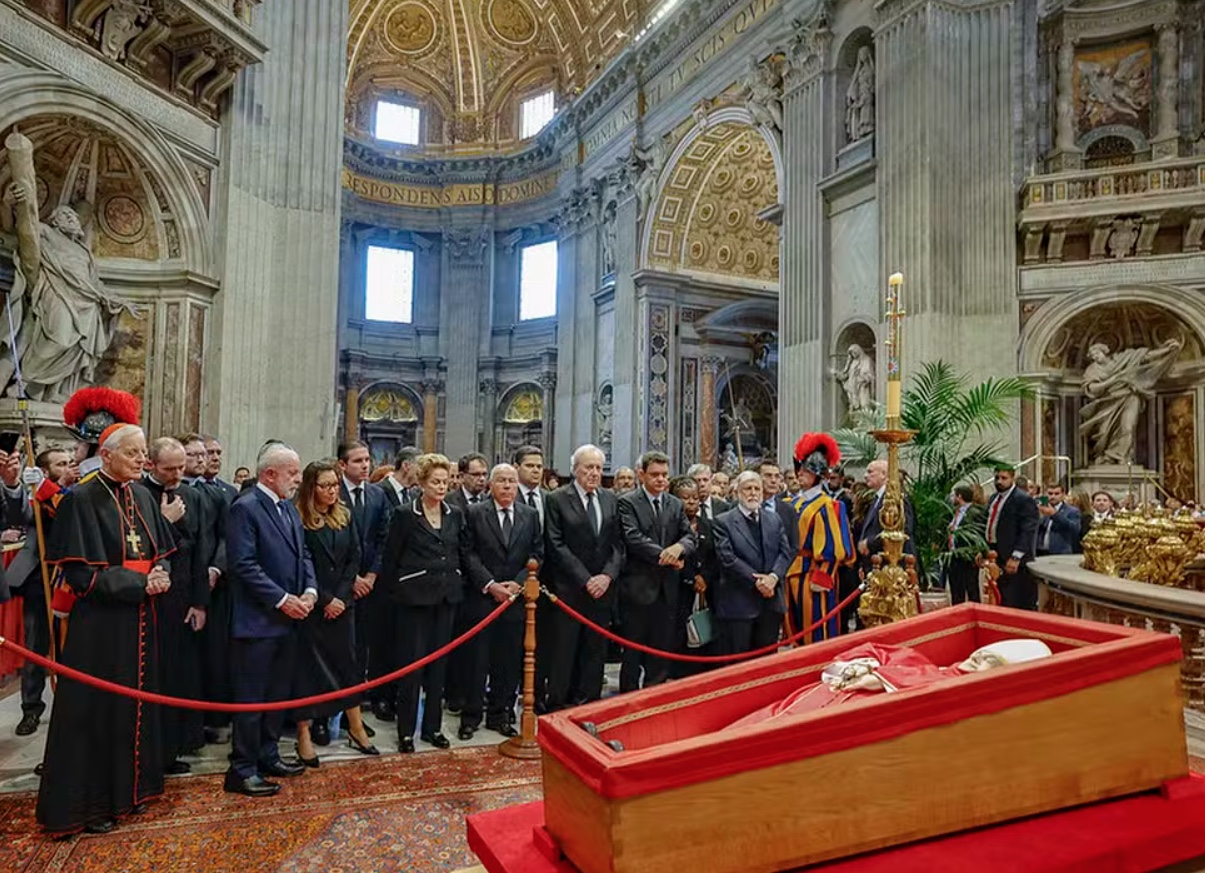 Lula participa de velório do papa Francisco no Vaticano 