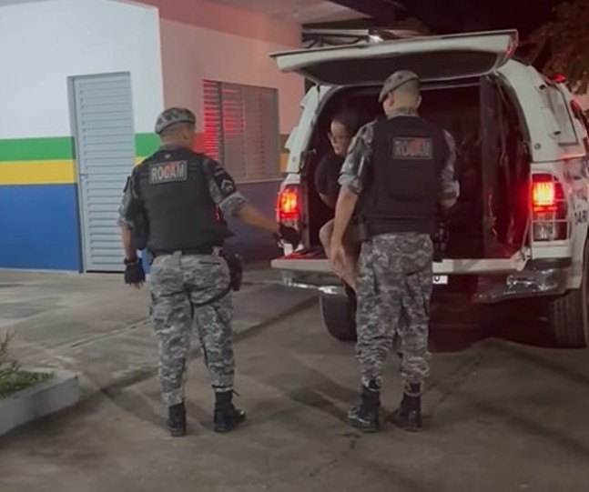 Suposta líder do Comando Vermelho é presa com drogas em Coari