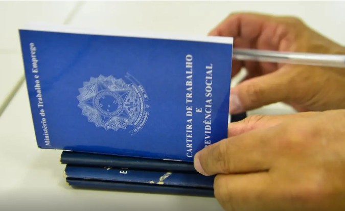 Desemprego entre jovens cai pela metade entre 2019 e 2024