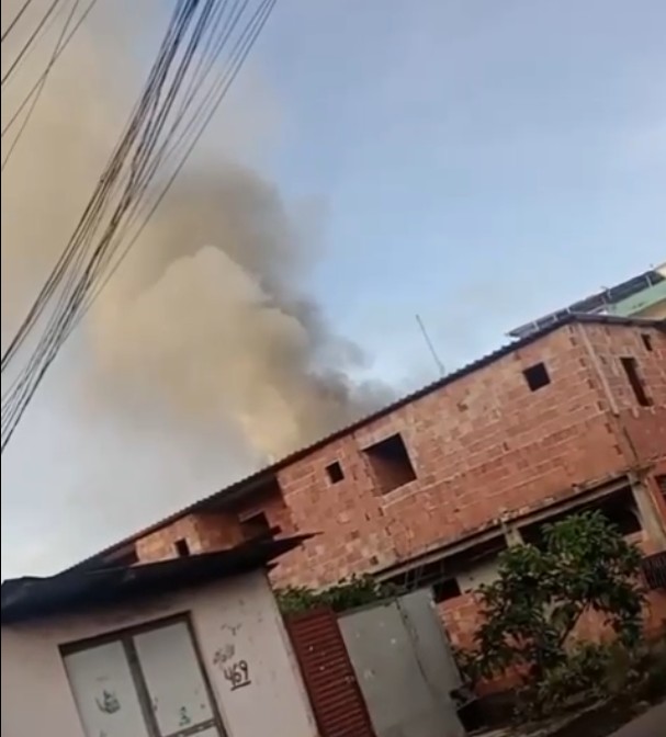 Quitinete pega fogo e assusta moradores no Alvorada