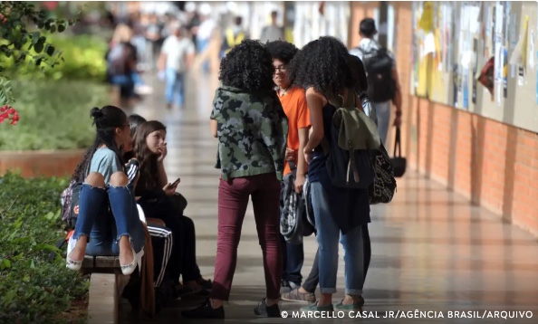 Bolsas para estudantes negros em STEM têm prazo de inscrição ampliado