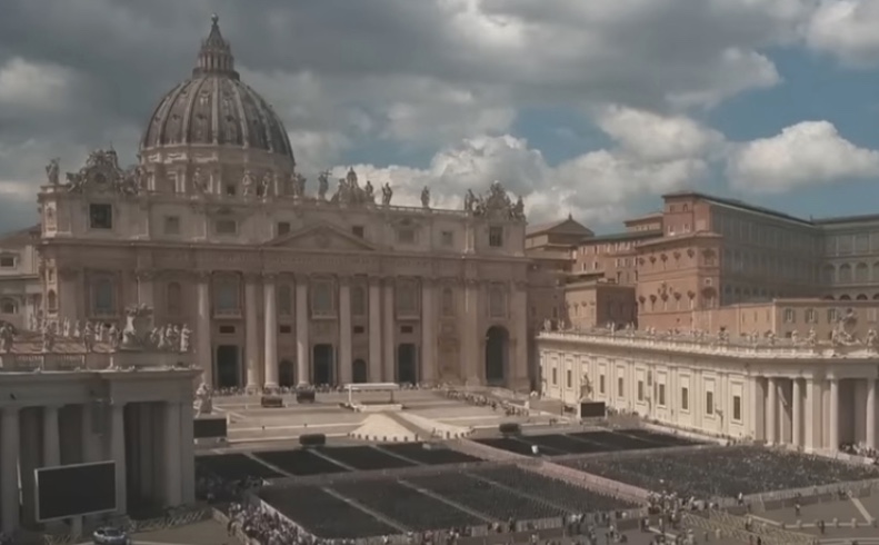 Cardeais devem ficar incomunicáveis para conclave por volta de meio-dia de quarta