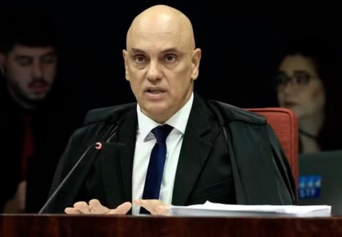 'Alguns querem transformar STF na Revista Caras', diz Moraes