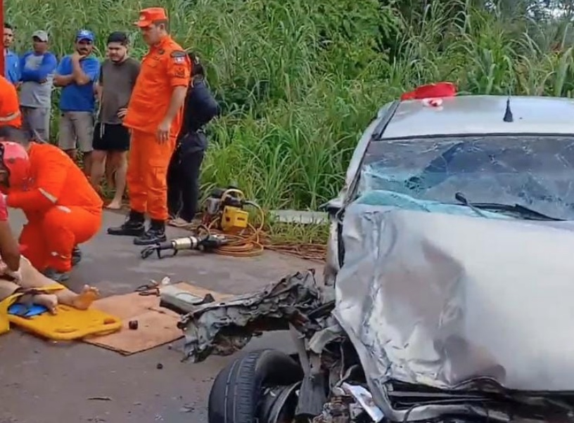 Bombeiros resgatam mulher presa em ferragens após acidente em Itacoatiara
