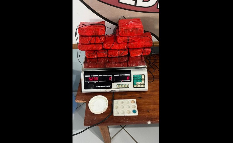 PF apreende 6kg de drogas em forro de lancha em Santo Antônio do Içá