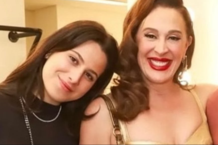 Claudia Raia diz que 'produziu' cenário para primeira relação sexual da filha